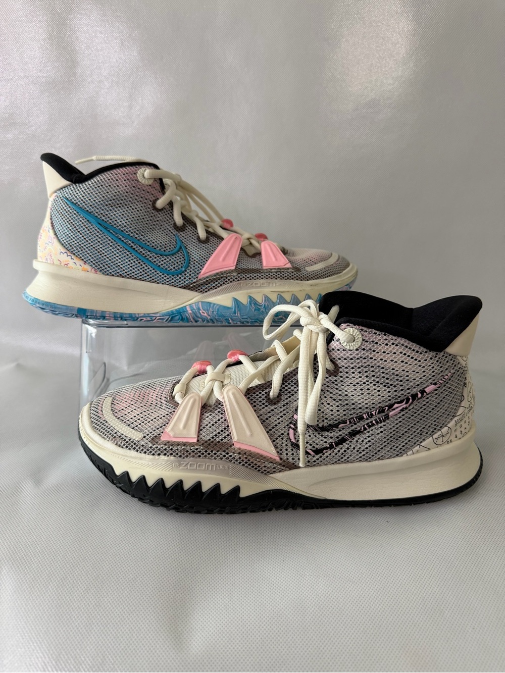 Nike Kyrie Basketball Shoes – Men’s 8 / Women’s 9.5